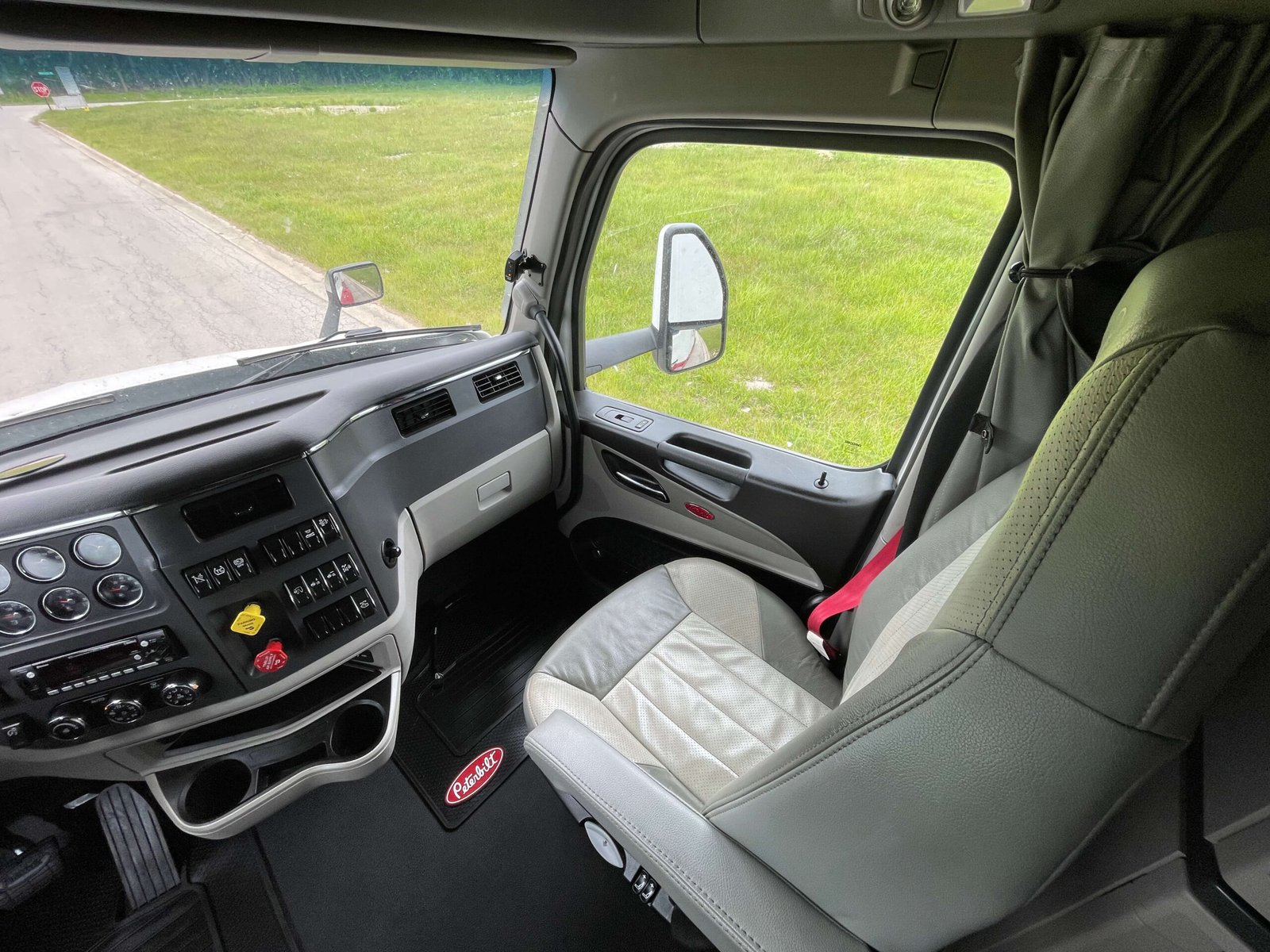 
								2024 Peterbilt 579 EPIQ full									