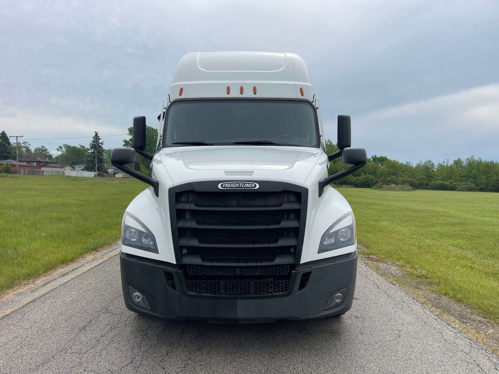 
								2022 Freightliner Cascadia full									