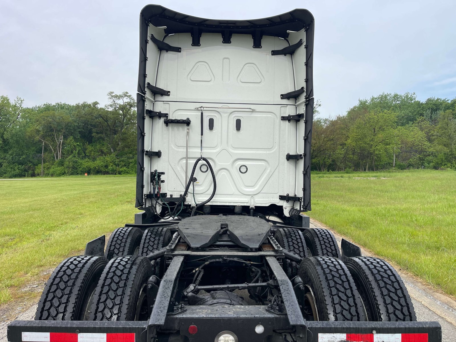
								2022 Freightliner Cascadia full									