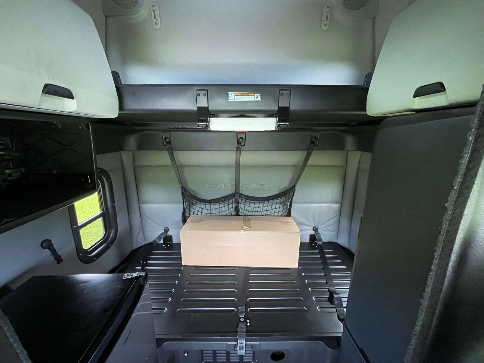 
								2022 Freightliner Cascadia full									