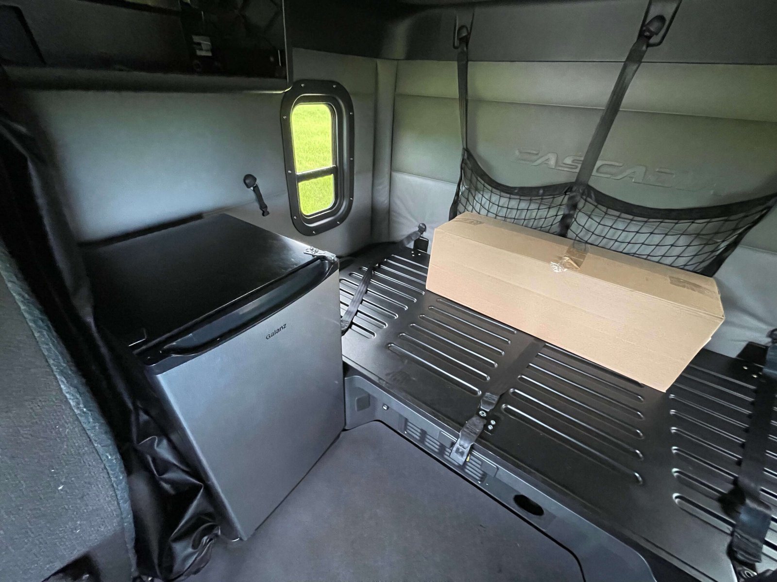 
								2022 Freightliner Cascadia full									
