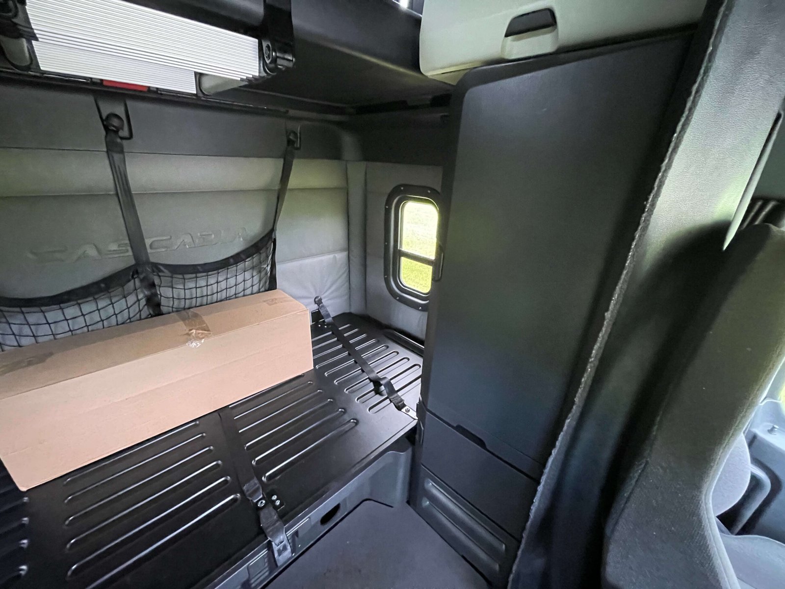 
								2022 Freightliner Cascadia full									