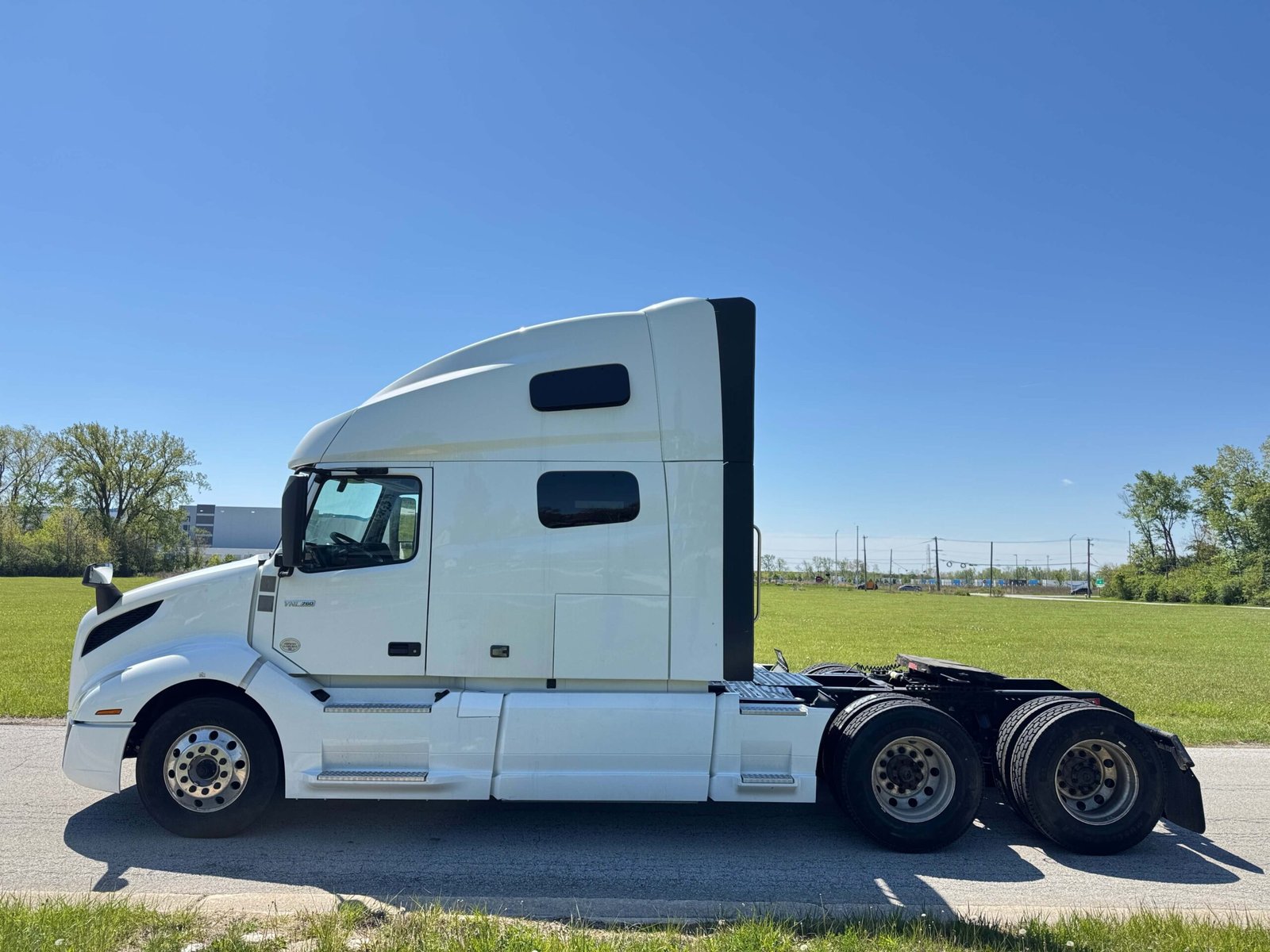 
								2022 Volvo VNL760 full									