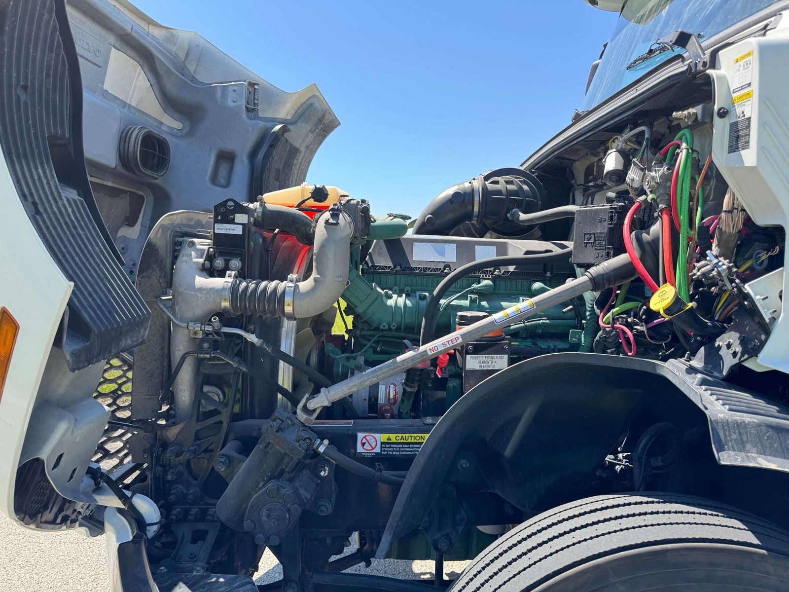 
								2022 Volvo VNL760 full									