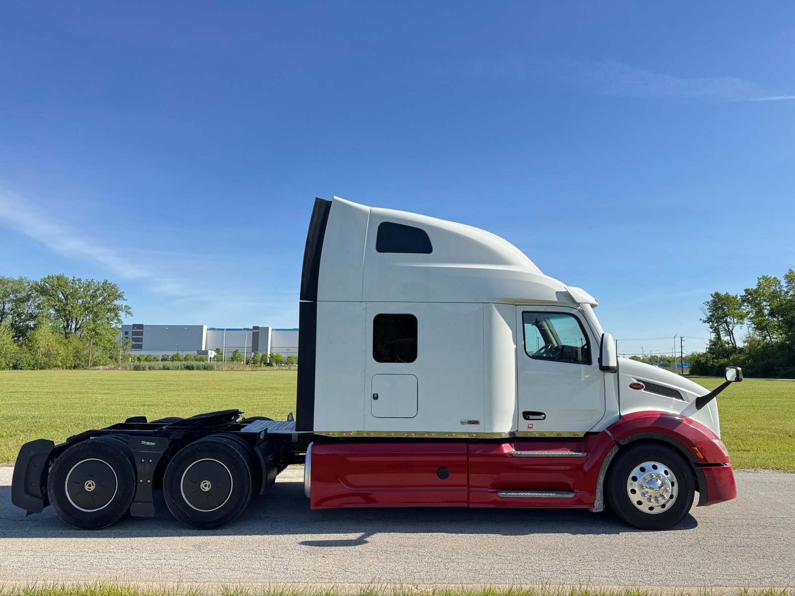 
								2023 Peterbilt 579 EPIQ full									