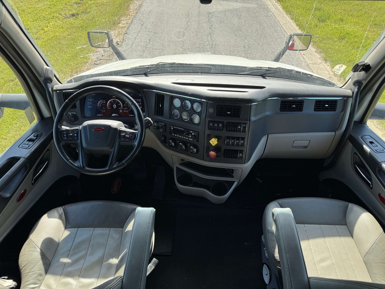
								2023 Peterbilt 579 EPIQ full									