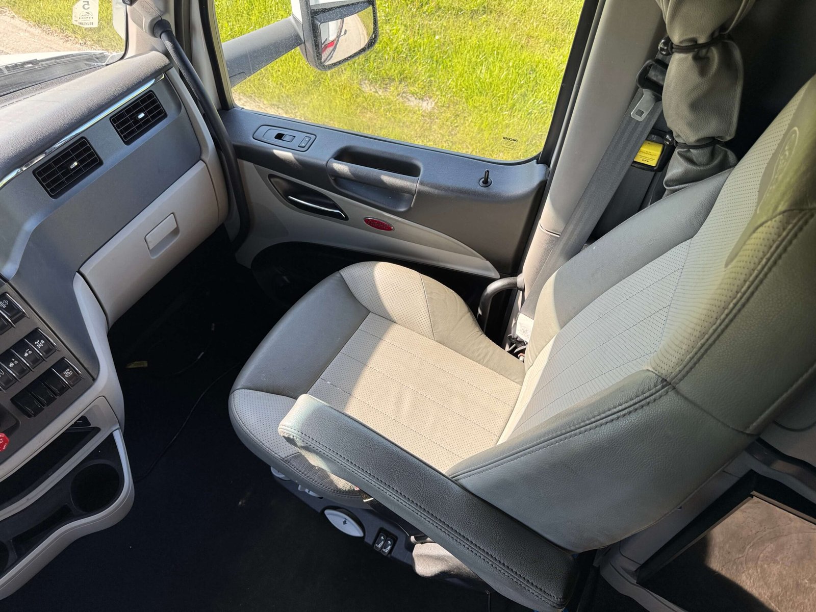 
								2023 Peterbilt 579 EPIQ full									