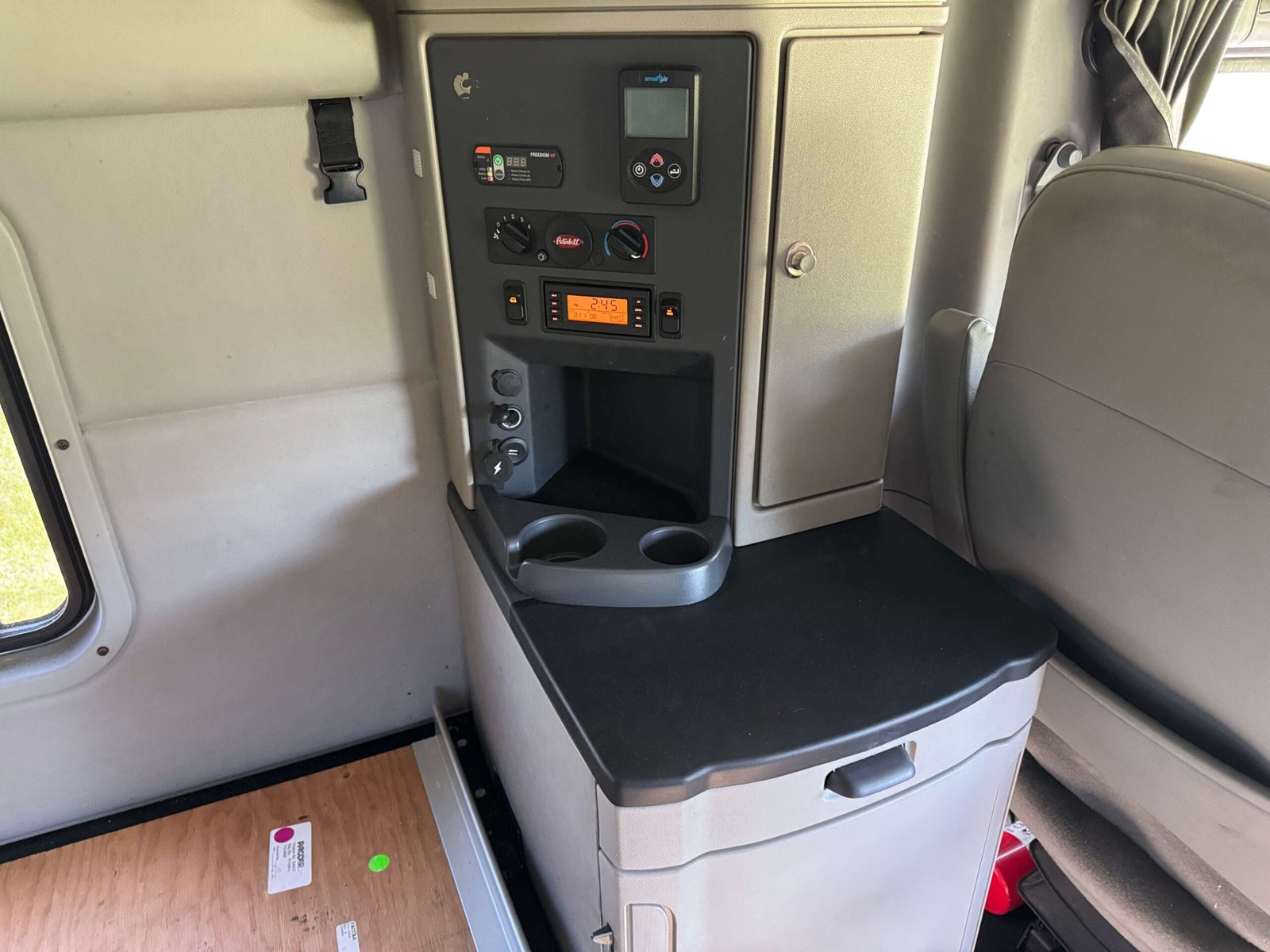 
								2023 Peterbilt 579 EPIQ full									