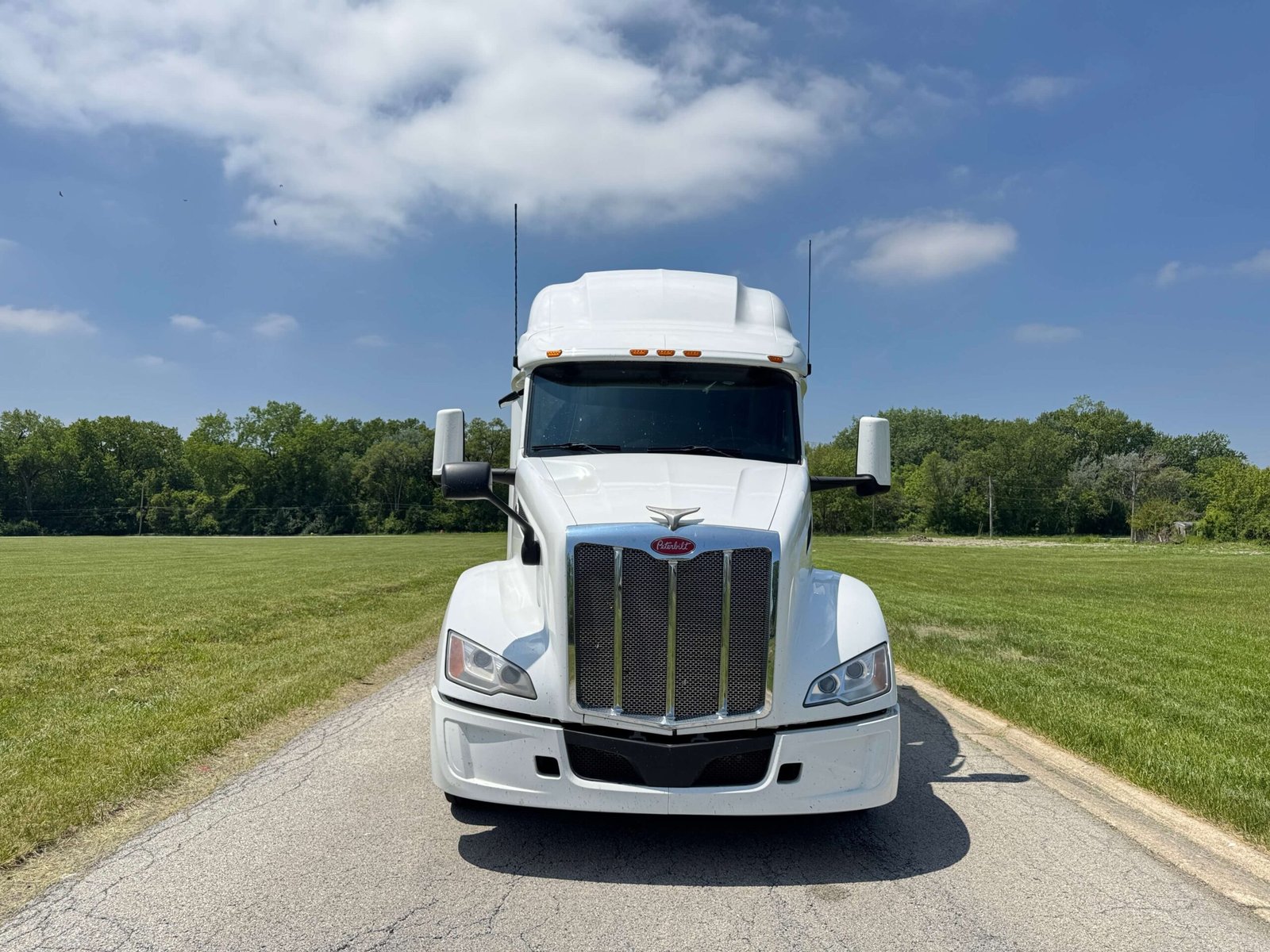 
								2022 Peterbilt 579 full									