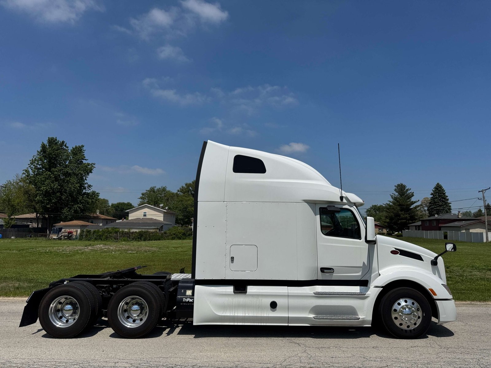 
								2022 Peterbilt 579 full									