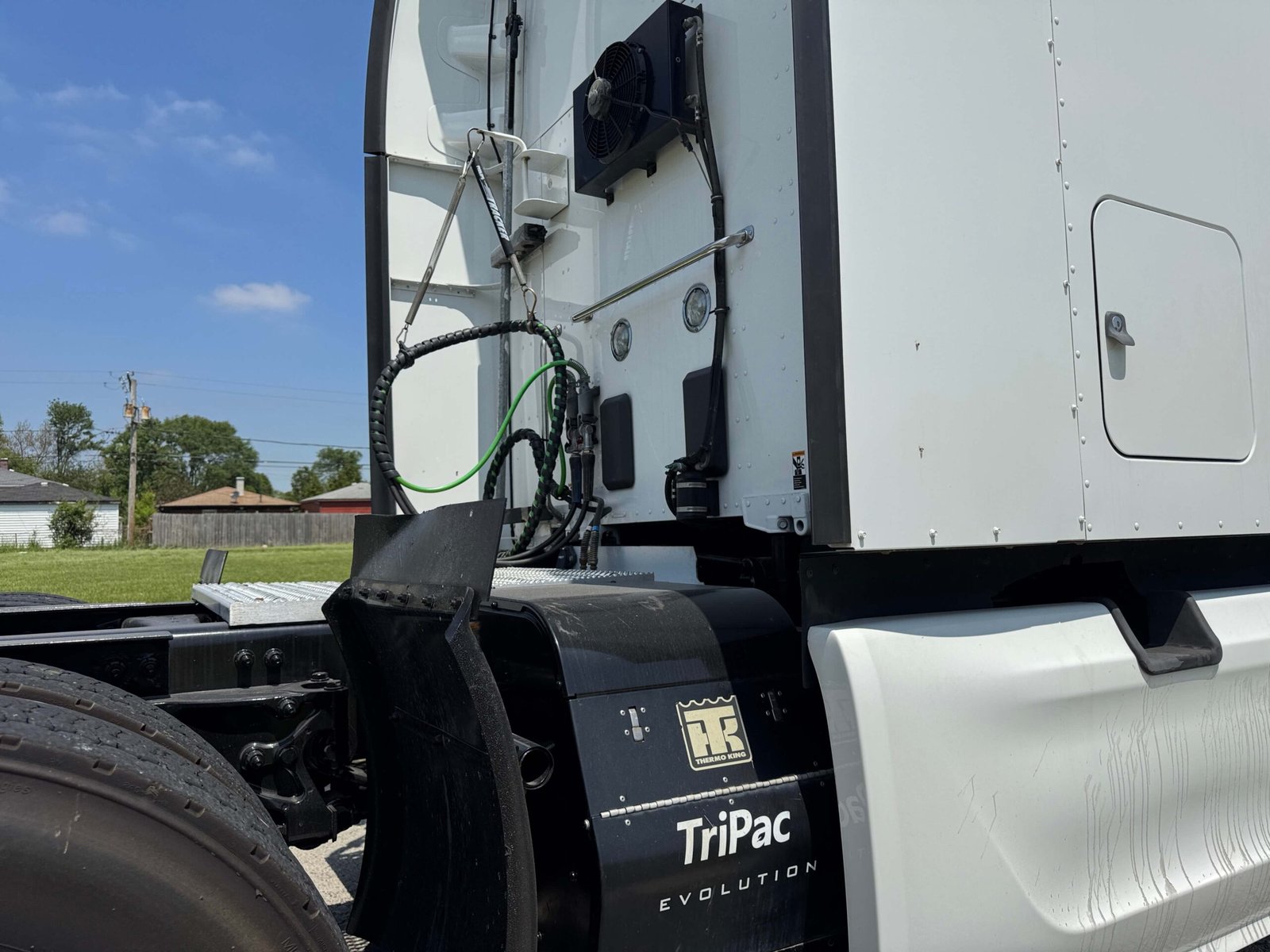 
								2022 Peterbilt 579 full									