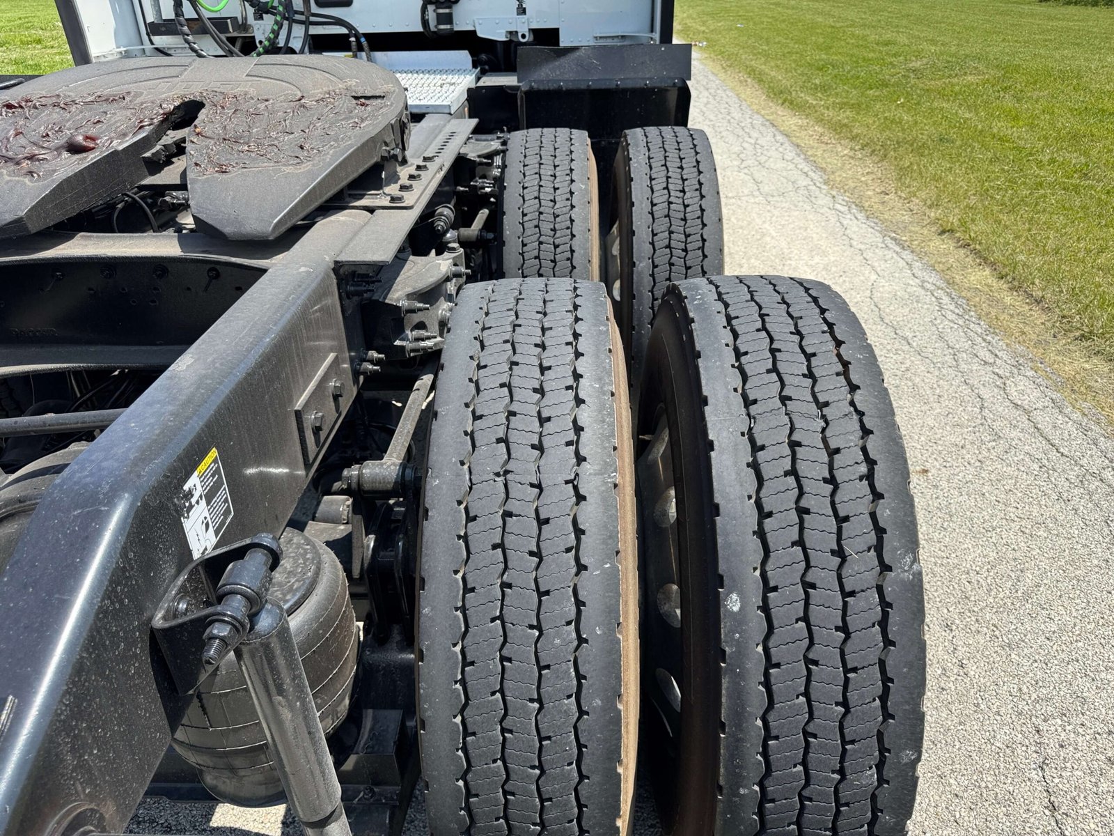 
								2022 Peterbilt 579 full									