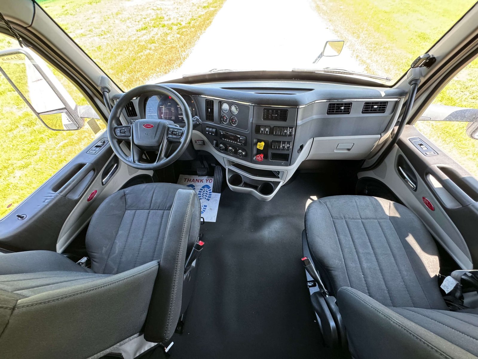 
								2022 Peterbilt 579 full									