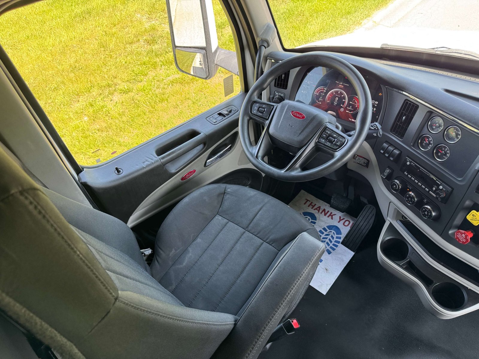 
								2022 Peterbilt 579 full									