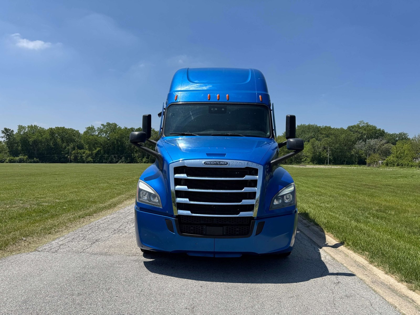 
								2022 Freightliner Cascadia full									