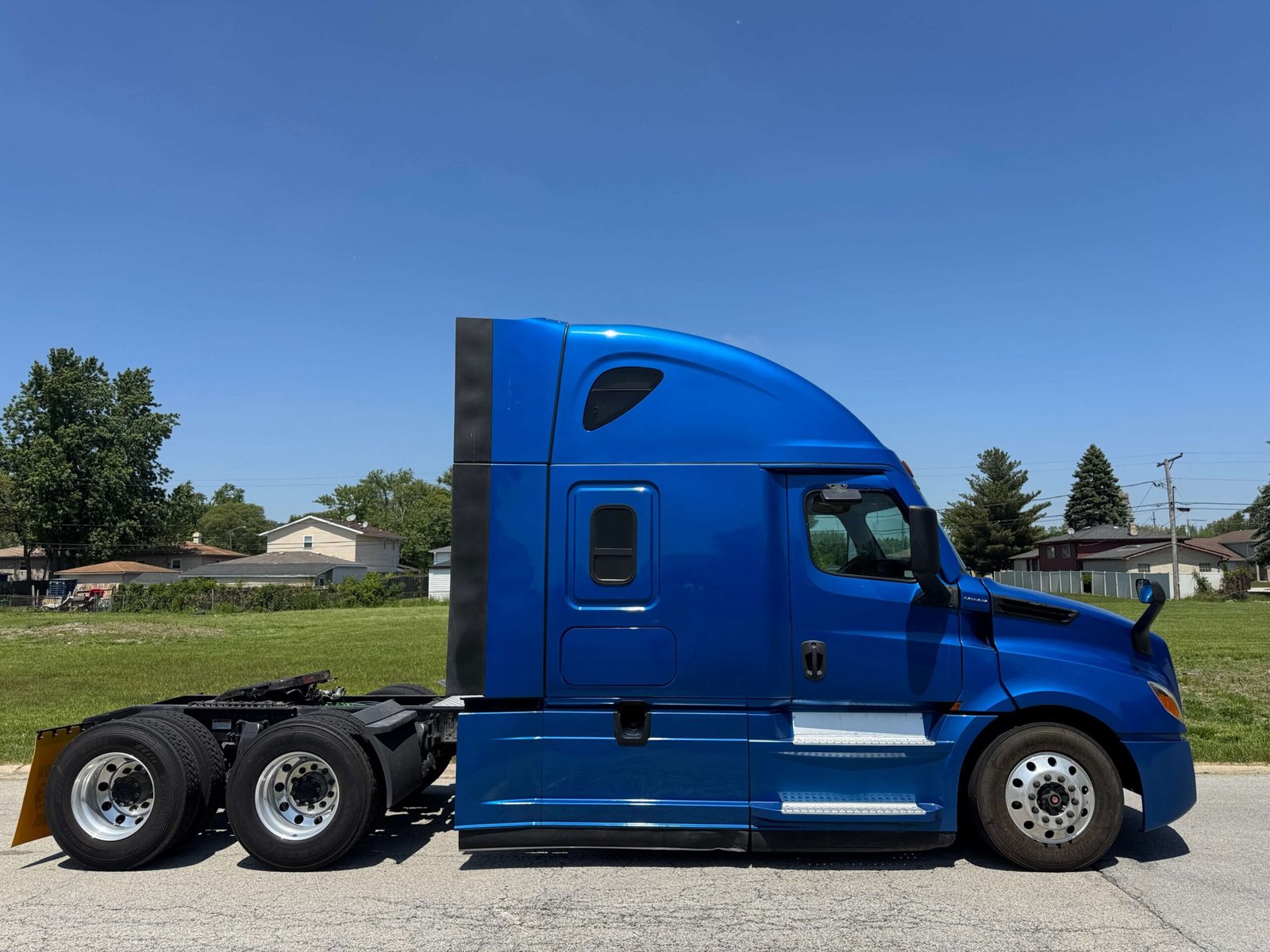 
								2022 Freightliner Cascadia full									