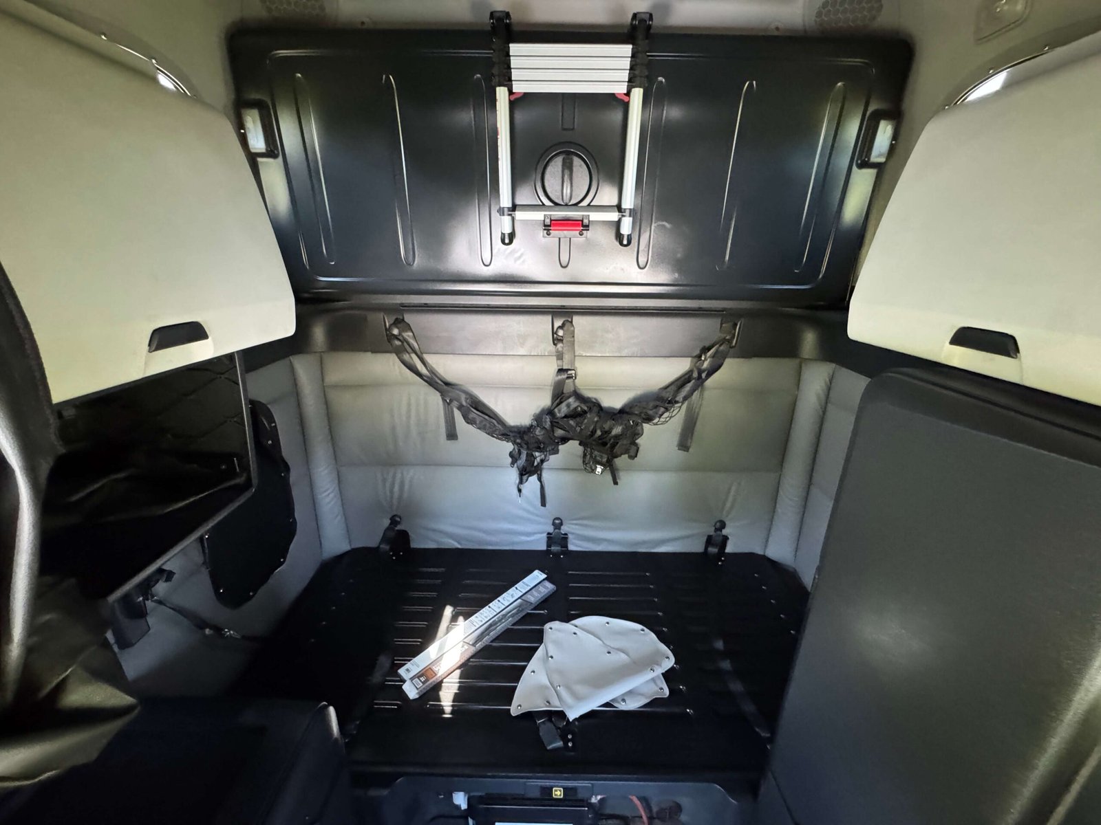 
								2022 Freightliner Cascadia full									
