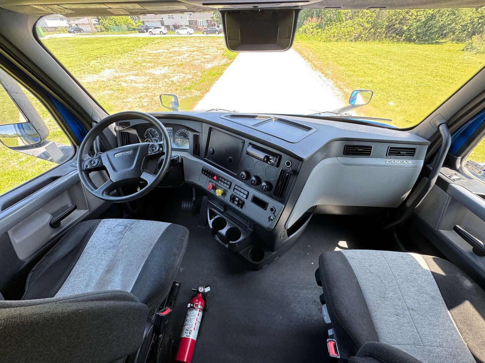 
								2022 Freightliner Cascadia full									
