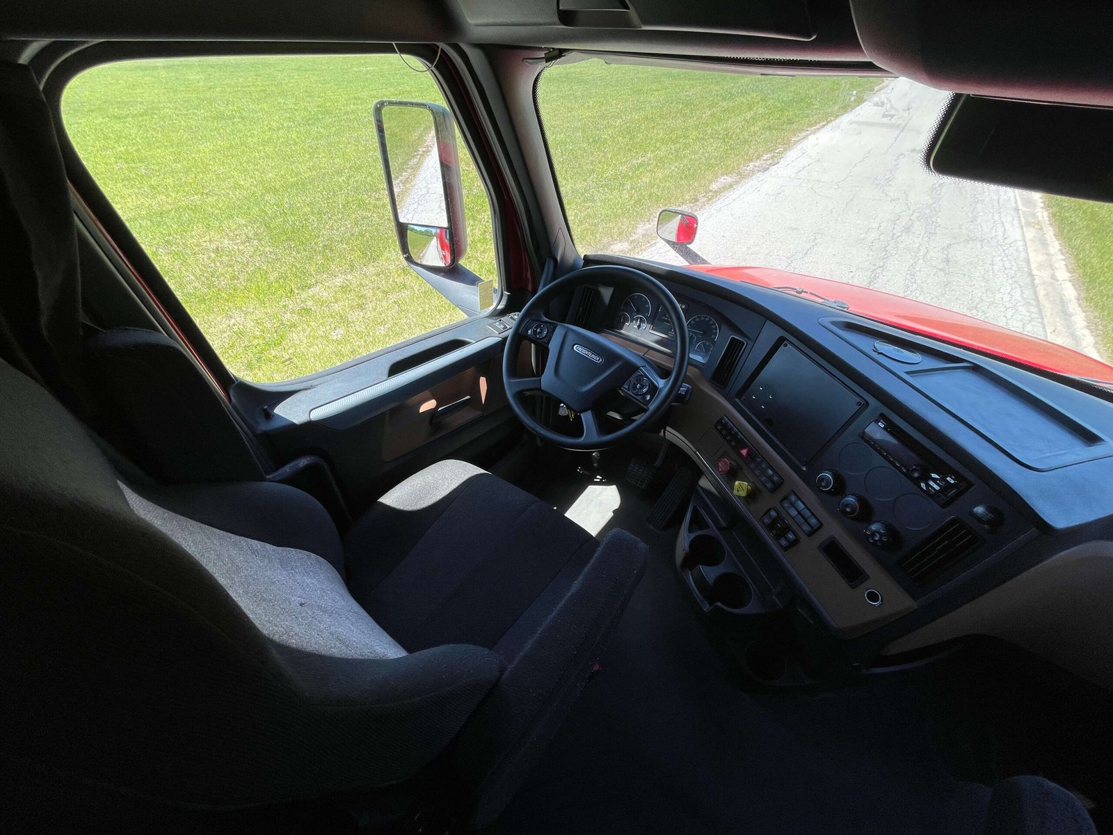 
								2021 Freightliner Cascadia full									