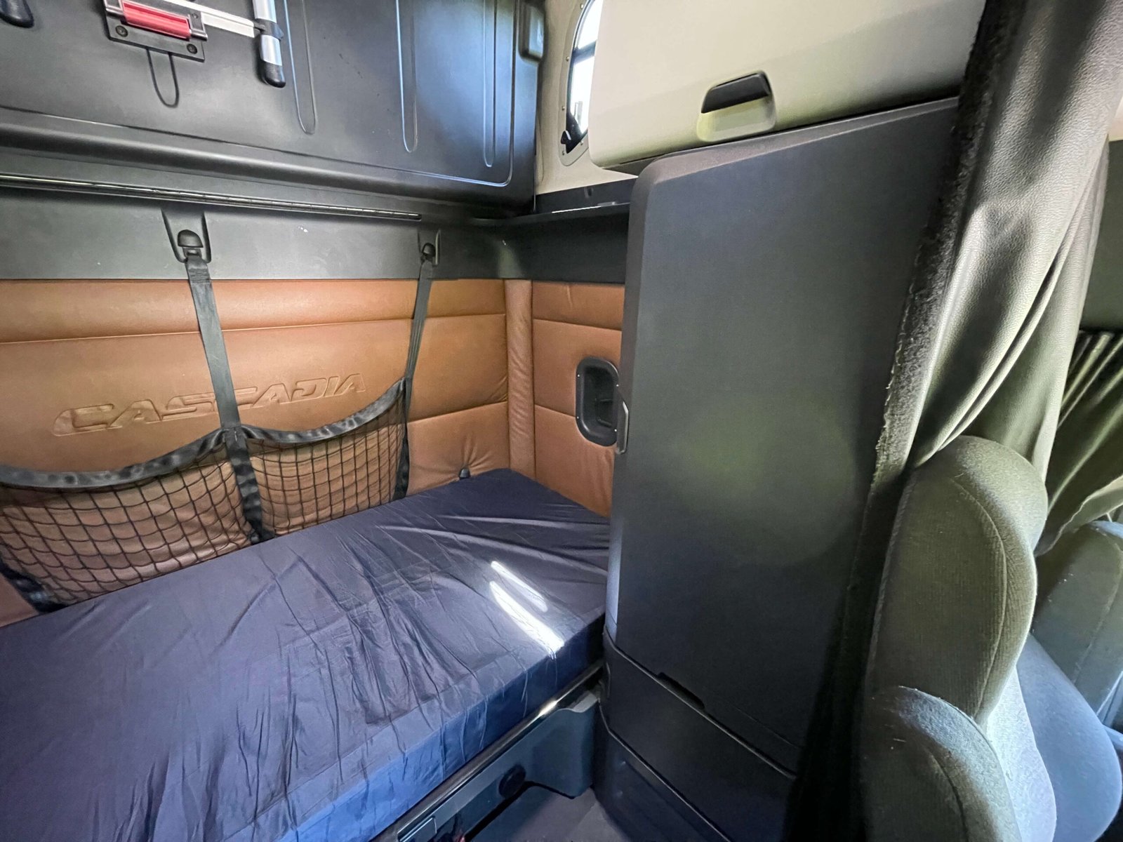 
								2021 Freightliner Cascadia full									