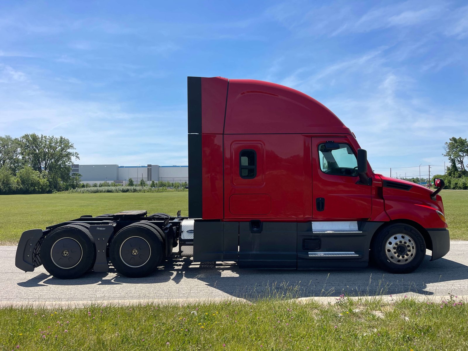 
								2022 Freightliner Cascadia full									