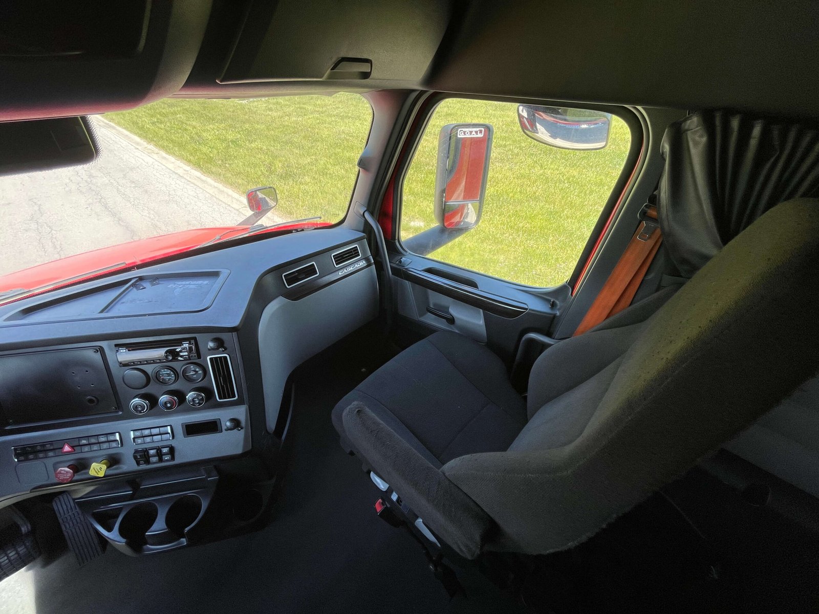 
								2022 Freightliner Cascadia full									