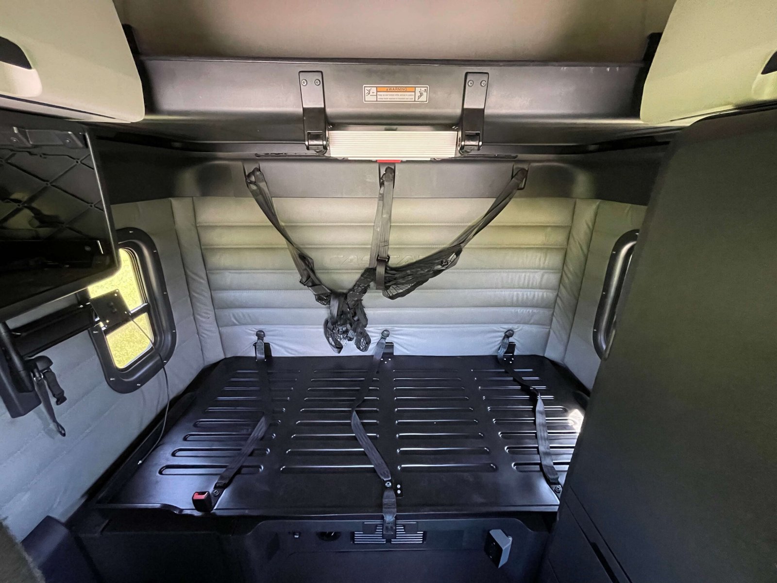 
								2022 Freightliner Cascadia full									