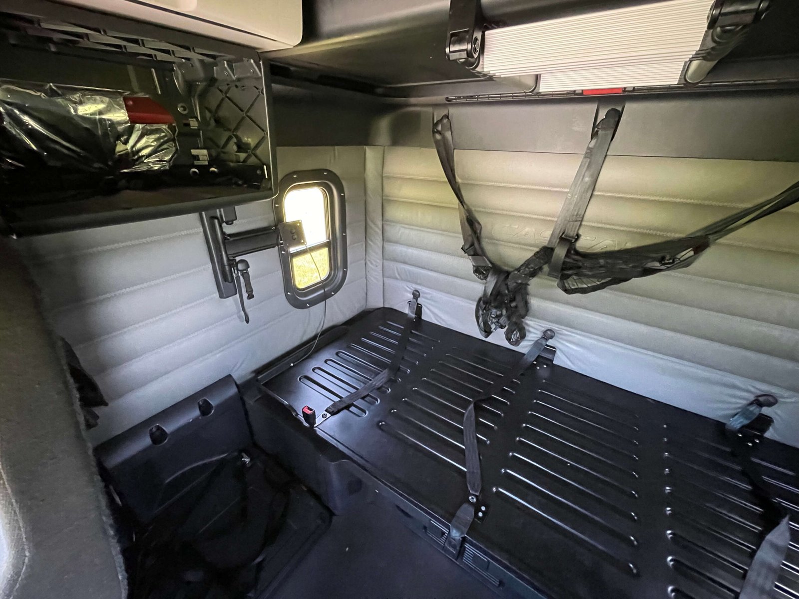 
								2022 Freightliner Cascadia full									