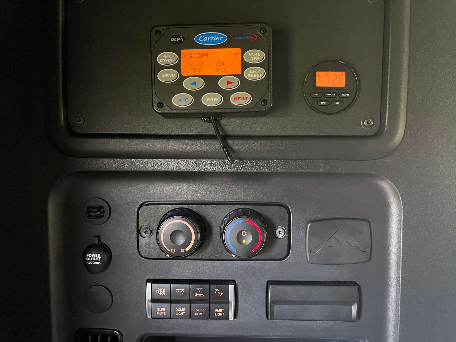 
								2022 Freightliner Cascadia full									