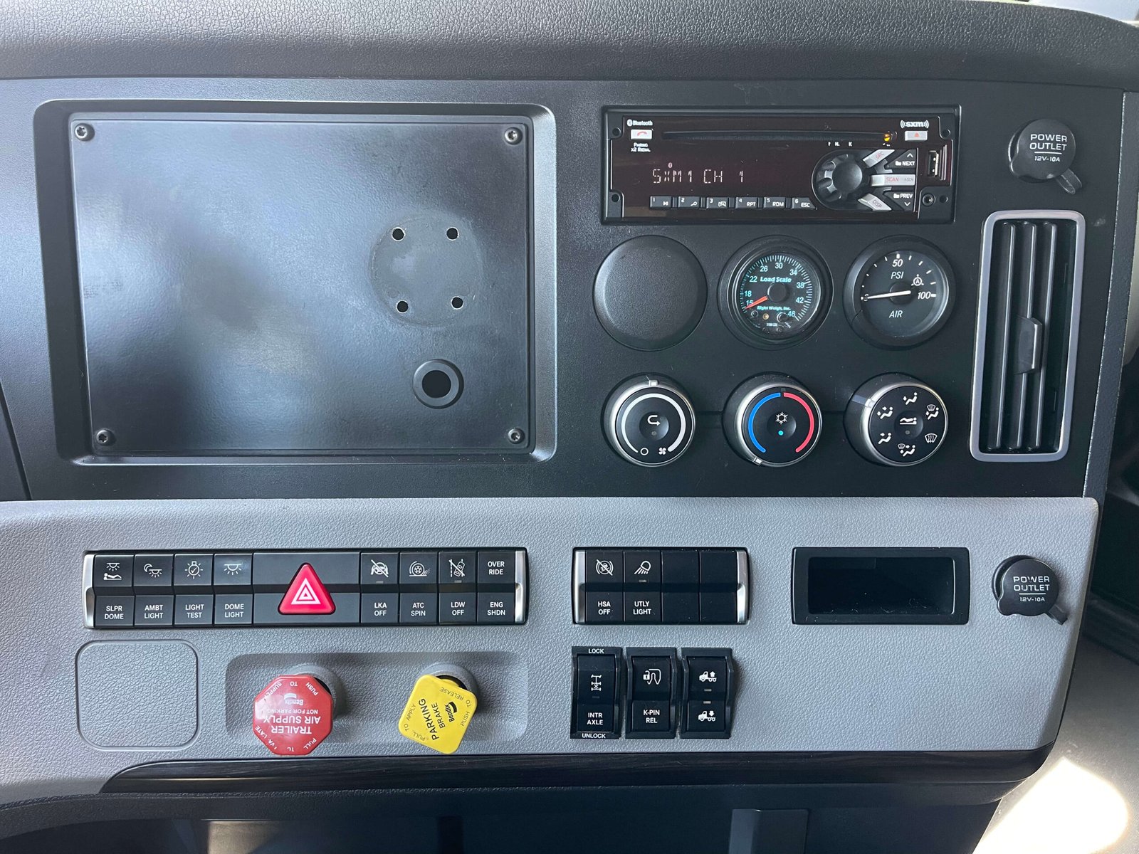 
								2022 Freightliner Cascadia full									
