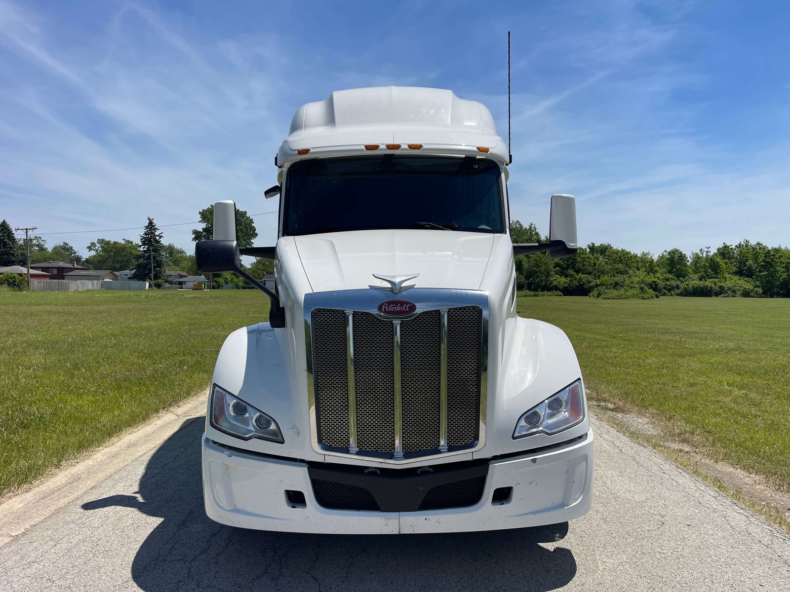 
								2022 Peterbilt 579 full									