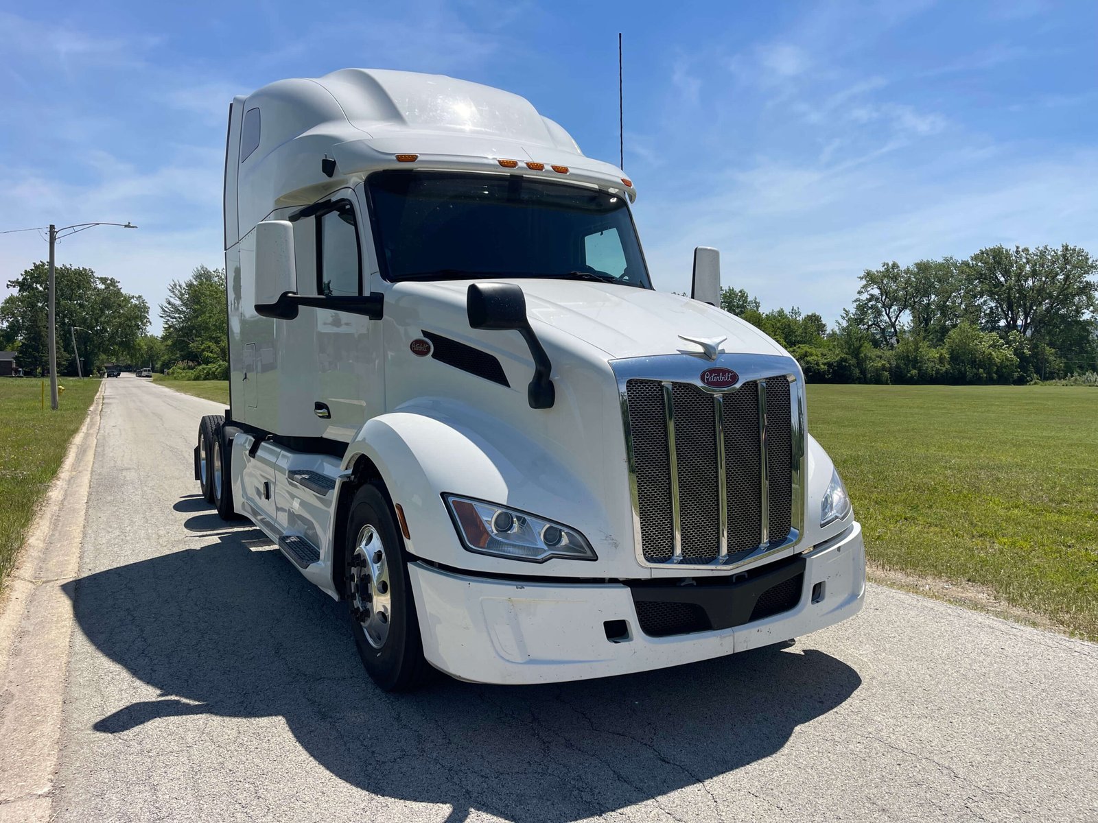 
								2022 Peterbilt 579 full									