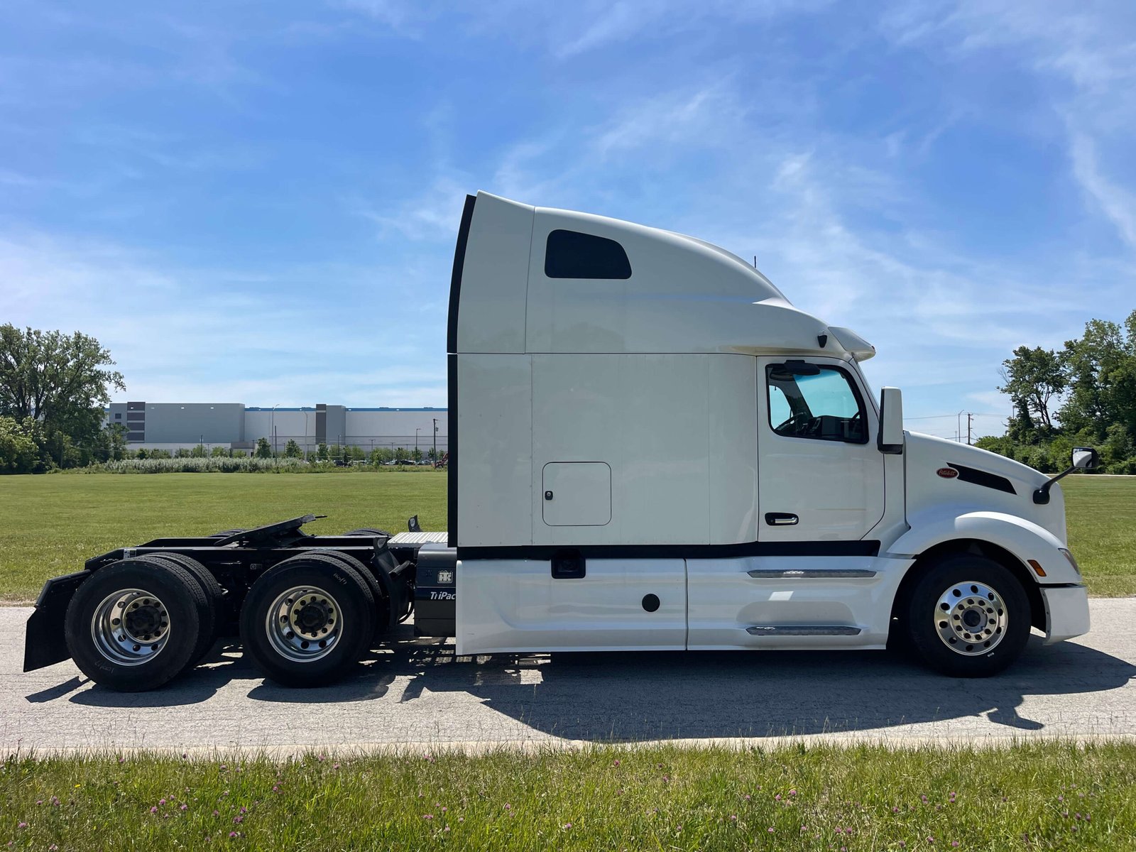 
								2022 Peterbilt 579 full									