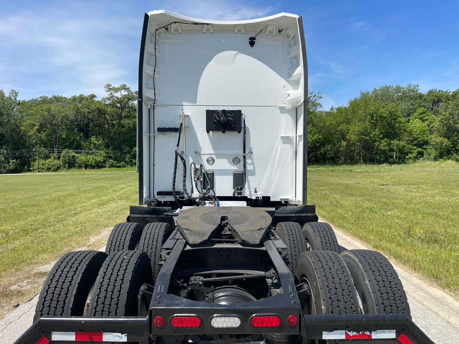 
								2022 Peterbilt 579 full									