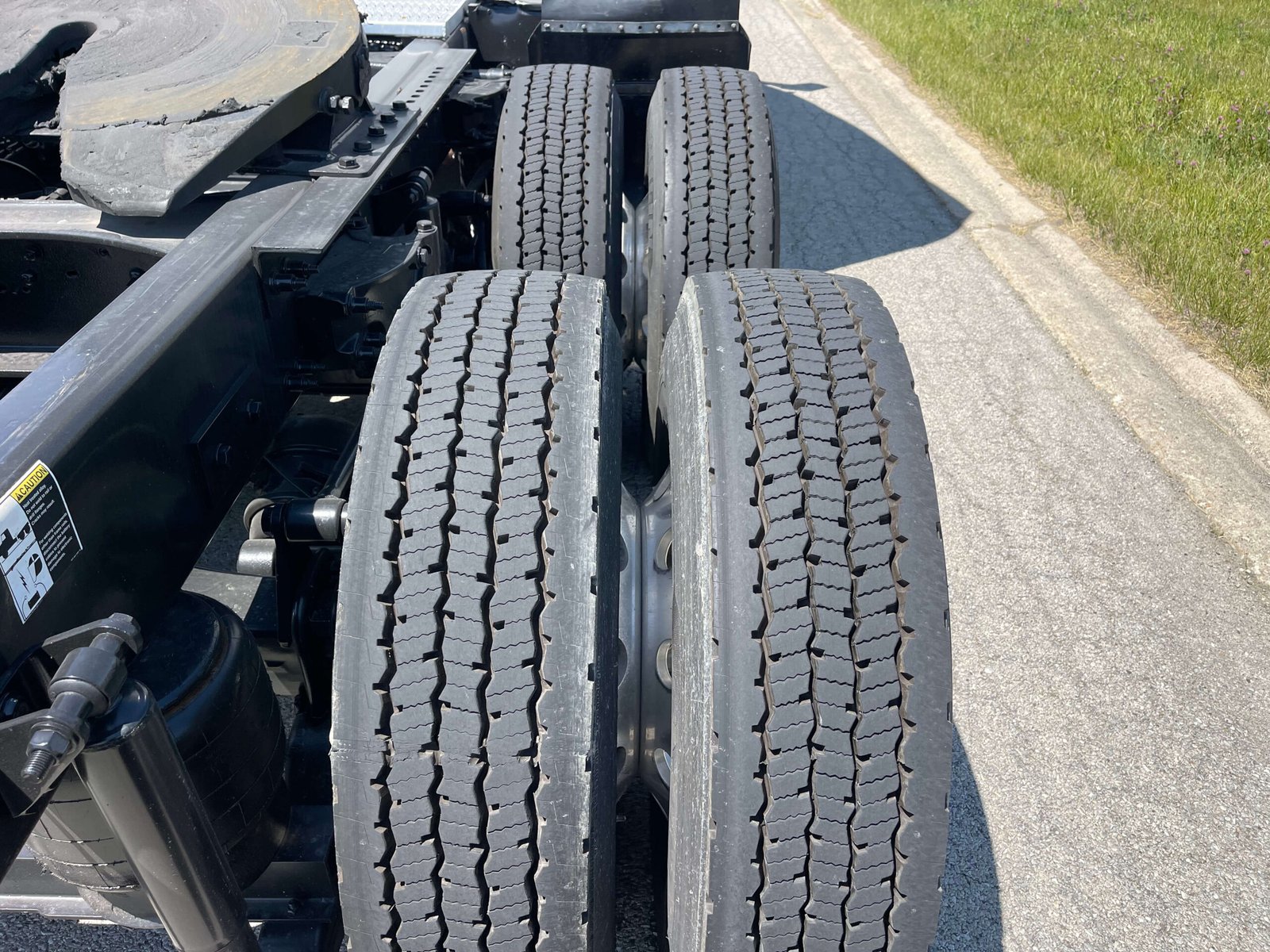 
								2022 Peterbilt 579 full									