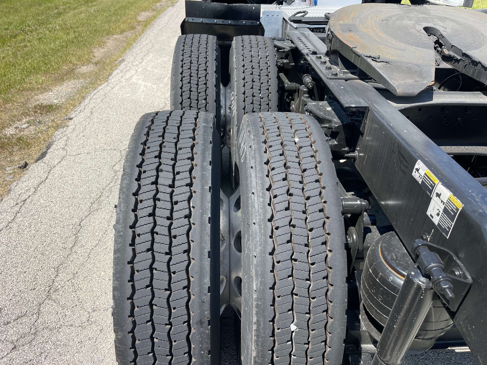 
								2022 Peterbilt 579 full									