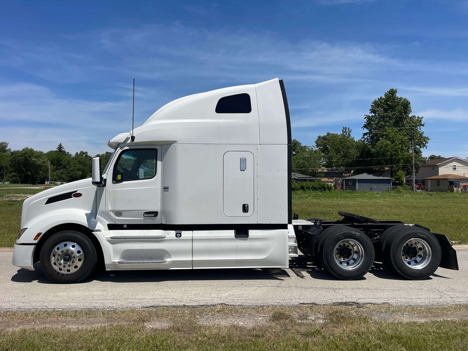 
								2022 Peterbilt 579 full									