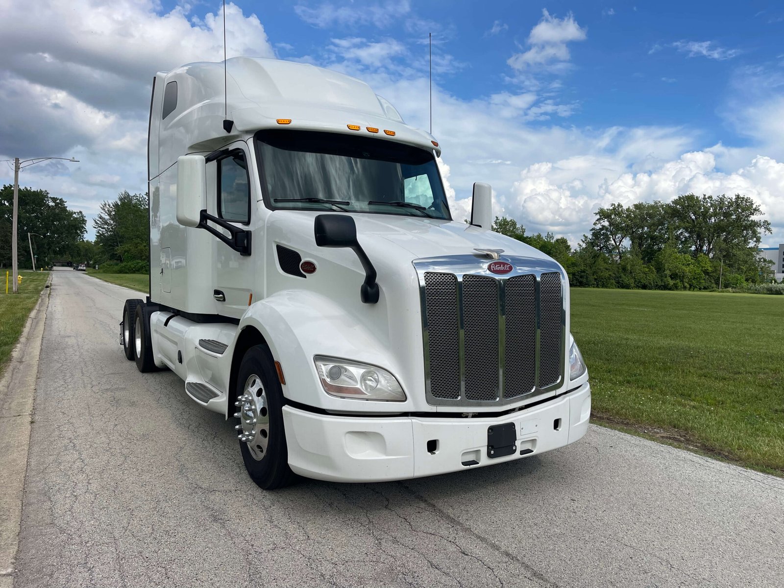 
								2022 Peterbilt 579 full									