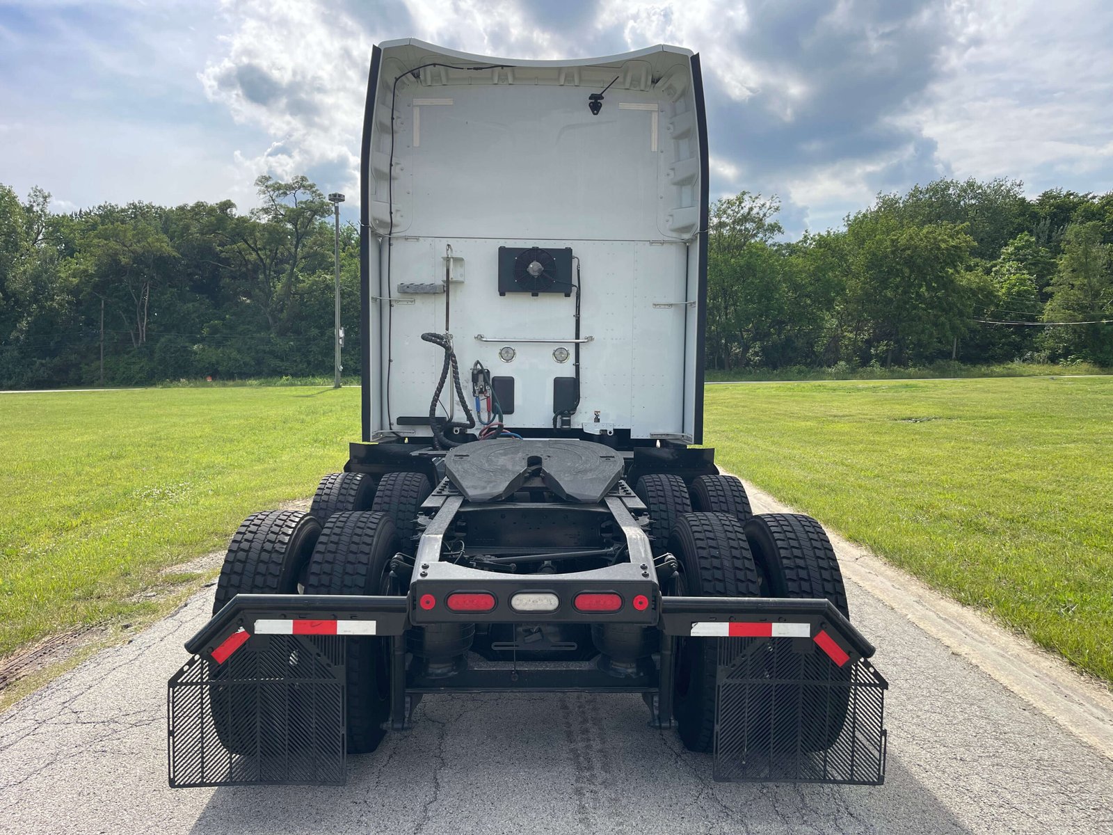 
								2022 Peterbilt 579 full									