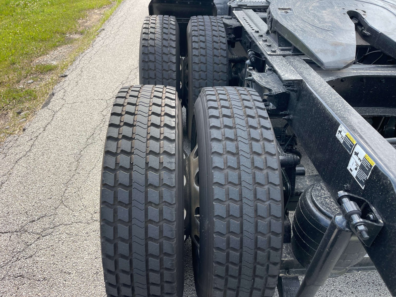 
								2022 Peterbilt 579 full									