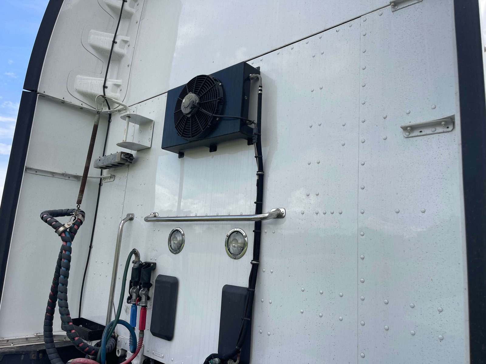 
								2022 Peterbilt 579 full									