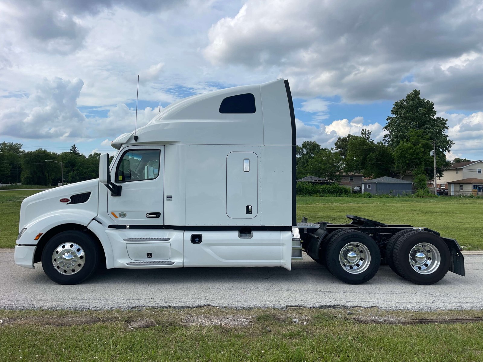 
								2022 Peterbilt 579 full									