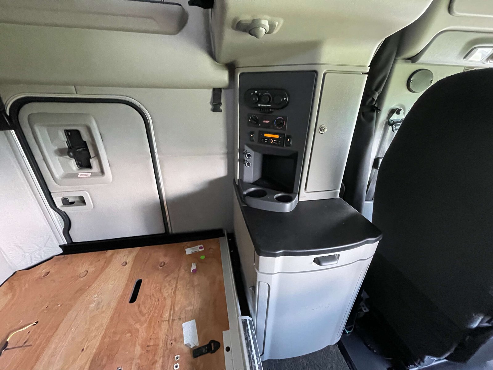 
								2022 Peterbilt 579 full									
