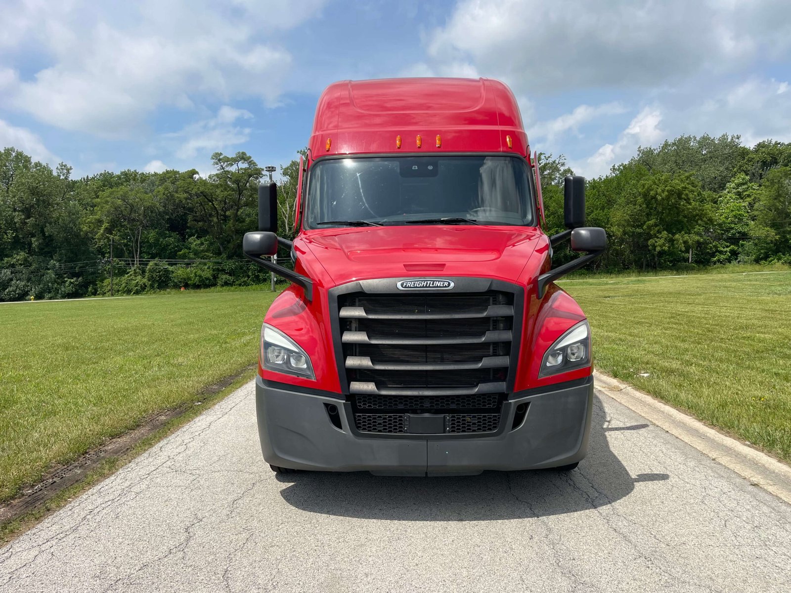 
								2023 Freightliner Cascadia full									