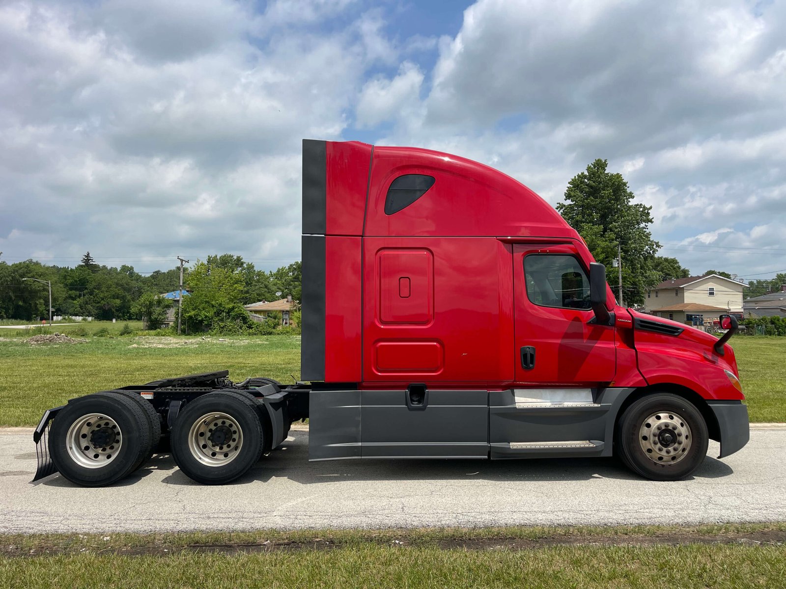 
								2023 Freightliner Cascadia full									
