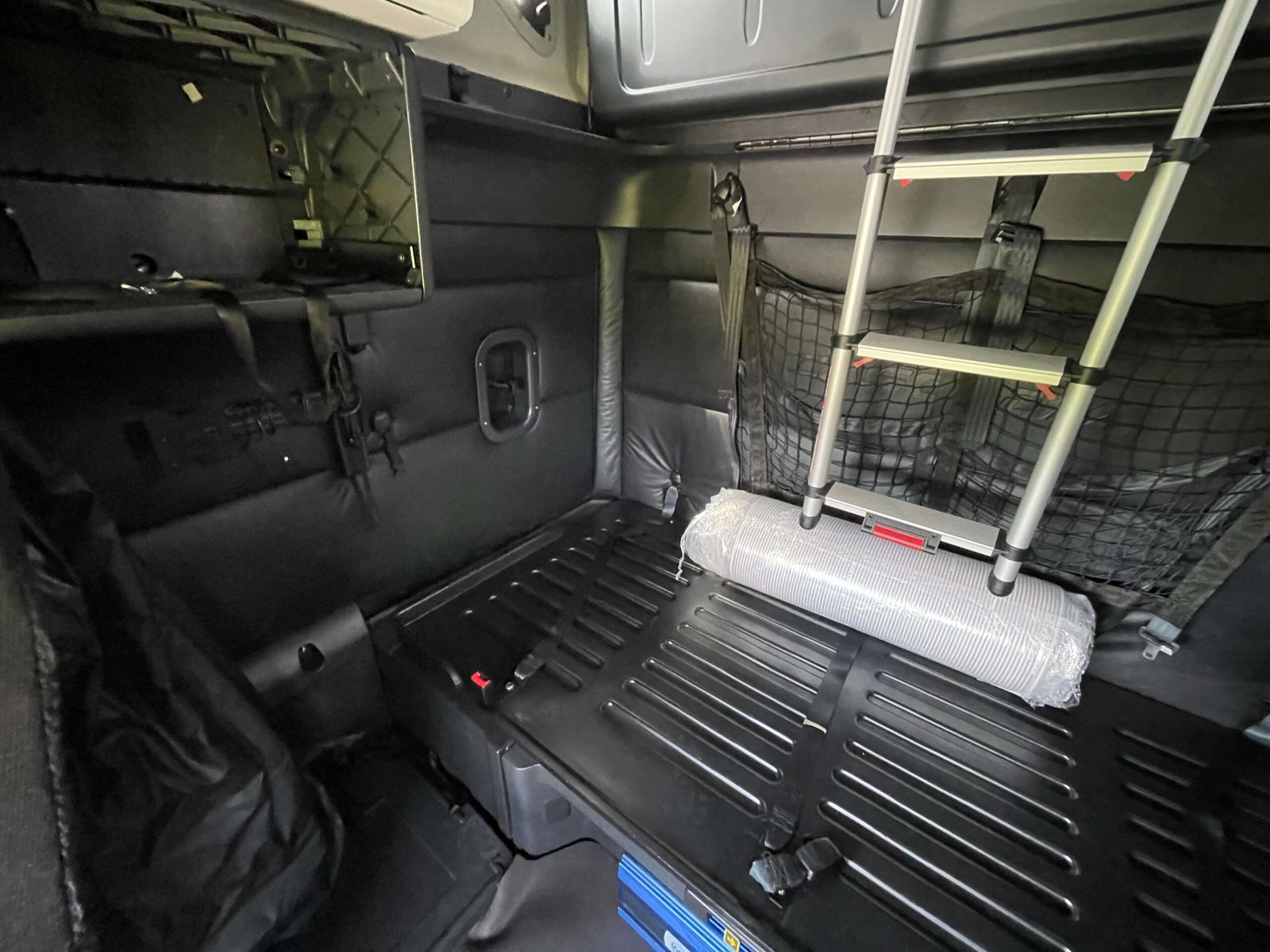 
								2023 Freightliner Cascadia full									