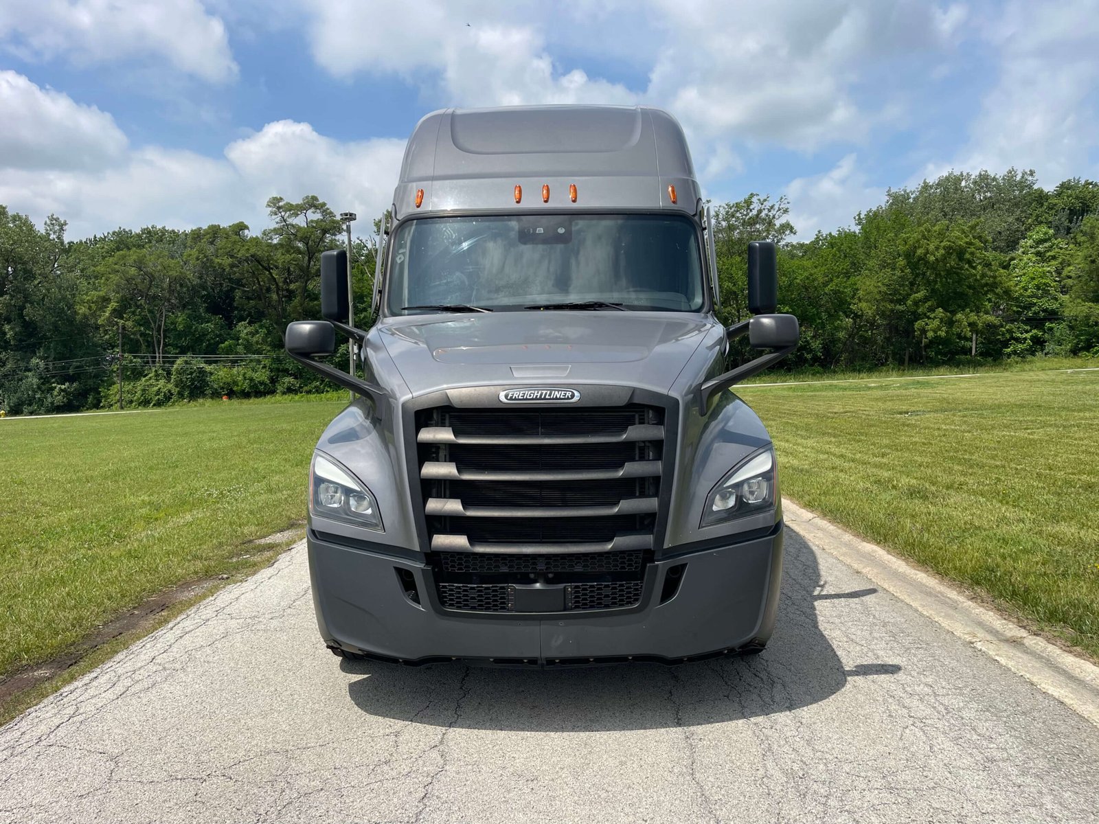 
								2022 Freightliner Cascadia full									