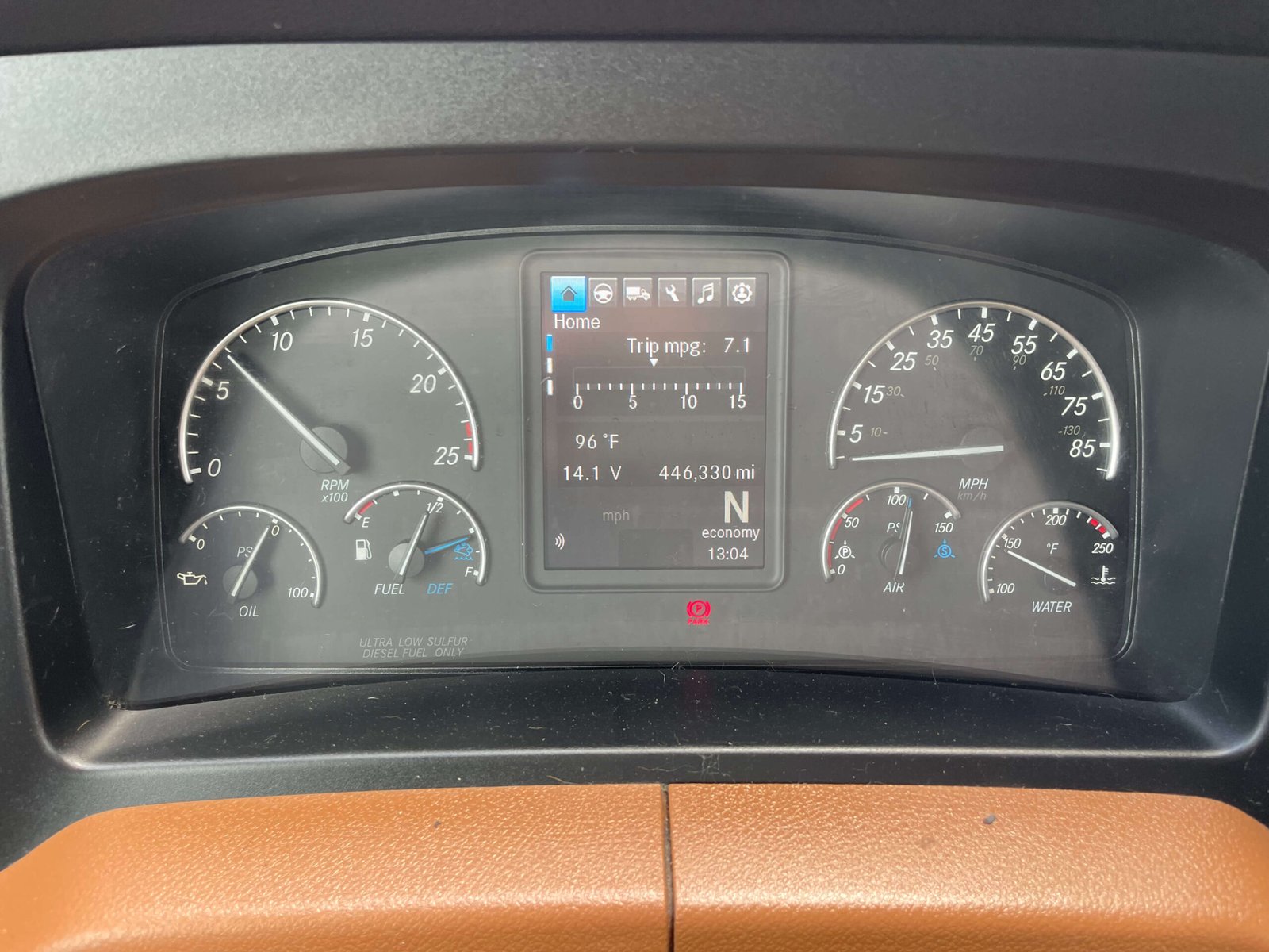 
								2022 Freightliner Cascadia full									