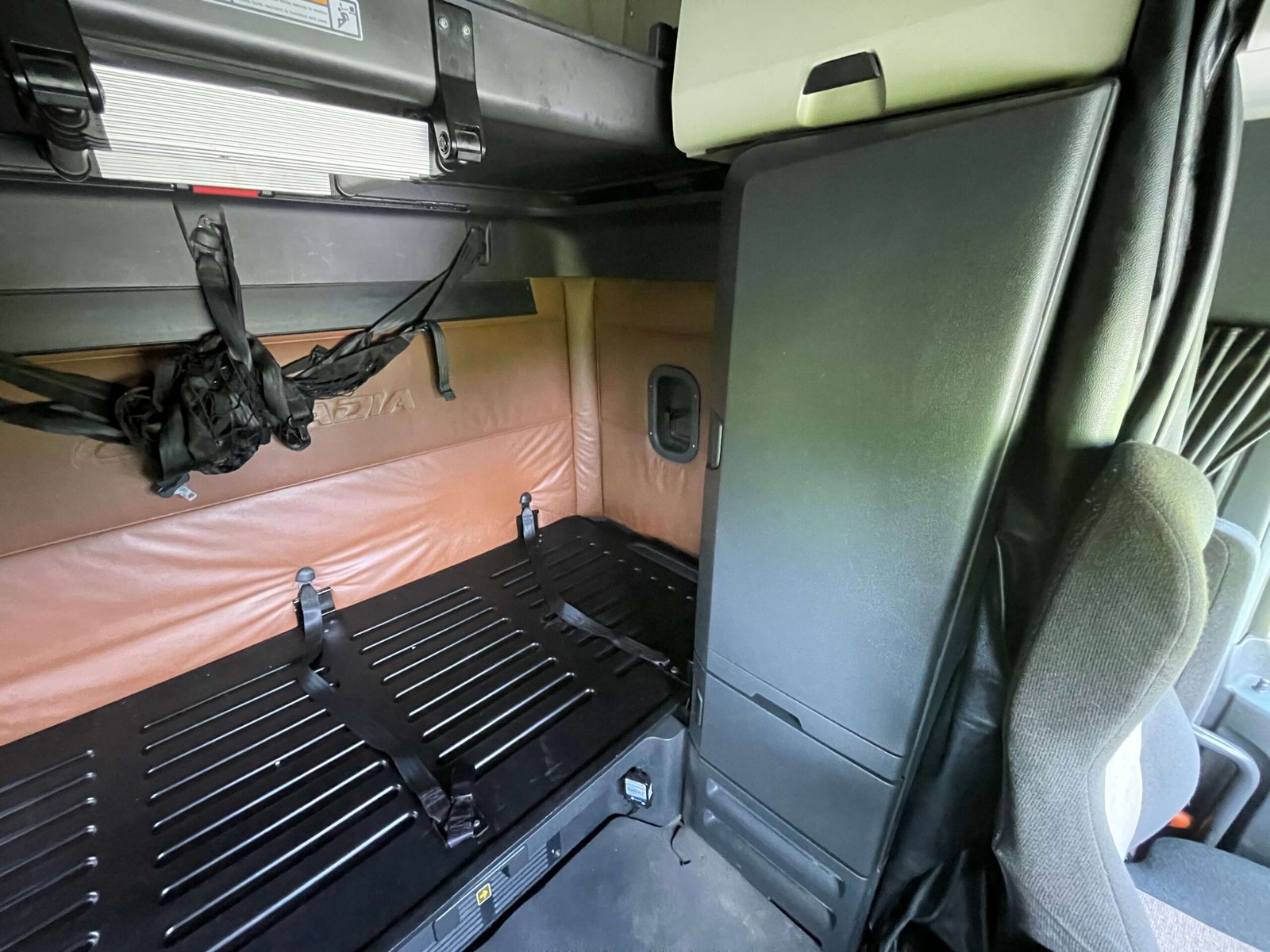 
								2022 Freightliner Cascadia full									