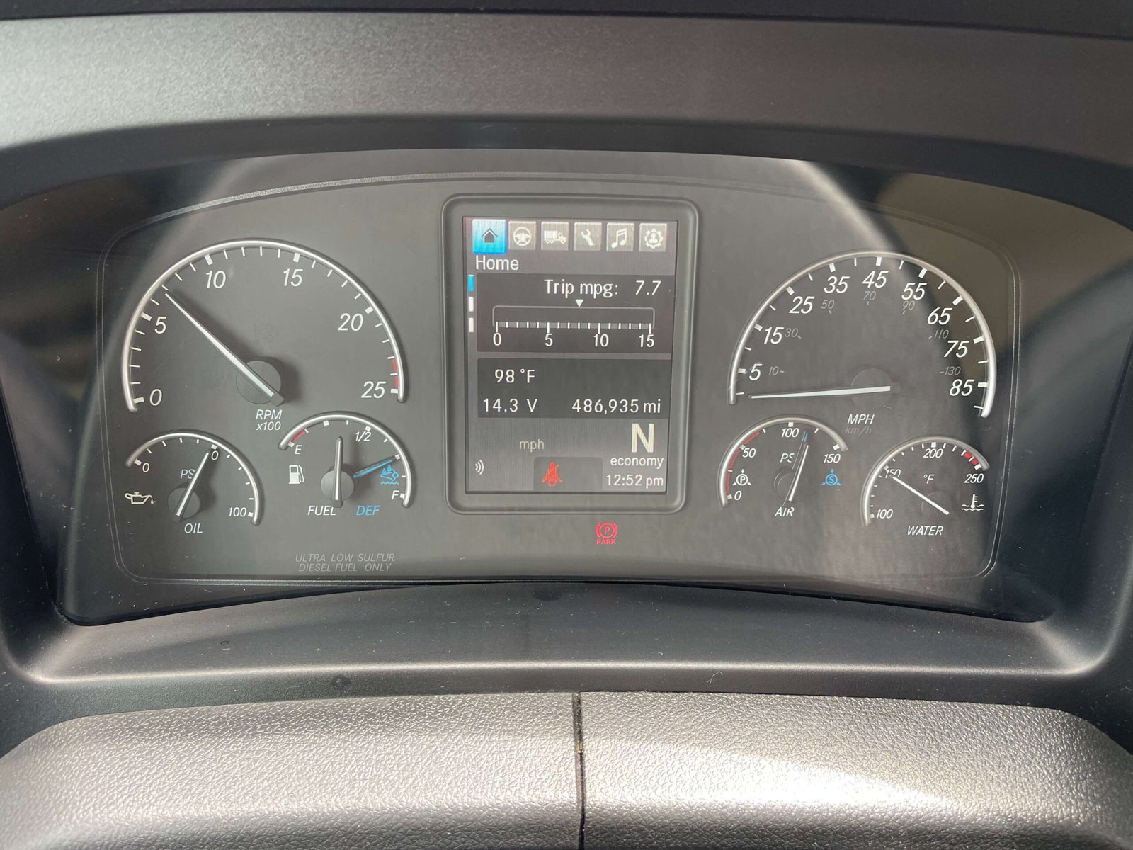 
								2023 Freightliner Cascadia full									